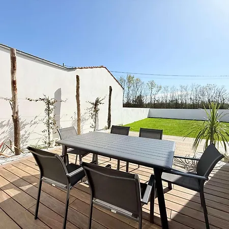 Hébergement de vacances Maison lumineuse avec terrasse sud et parking à Saint-Georges-d'Oléron - FR-1-778-47 *